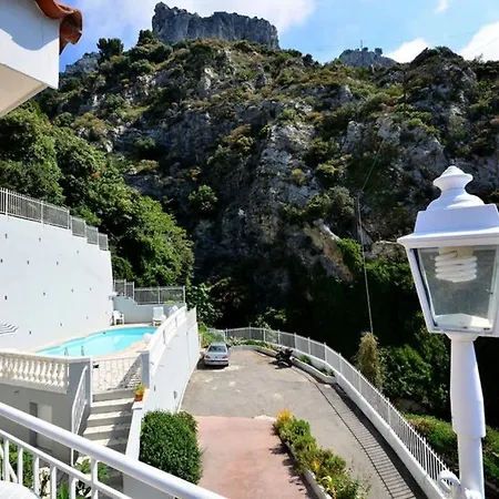 Villa Piscine Bord De à 500m De La *