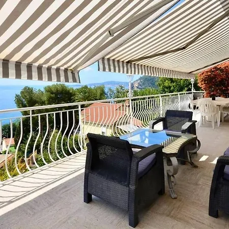 Piscine Bord De A 500m De La וילה אזה